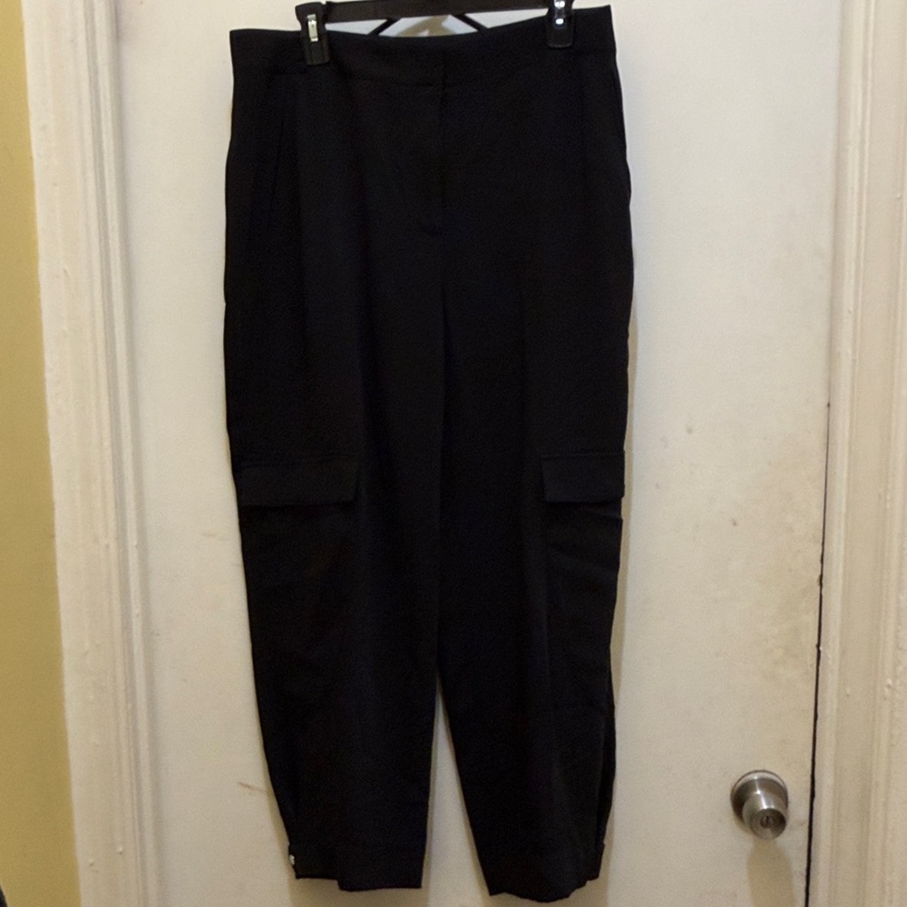 Club Monaco Black Cropped Cargo Pants
